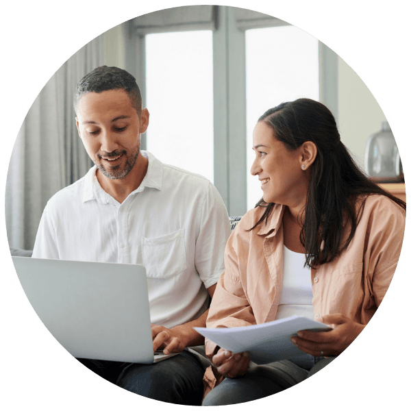 couple discussing finances_circle
