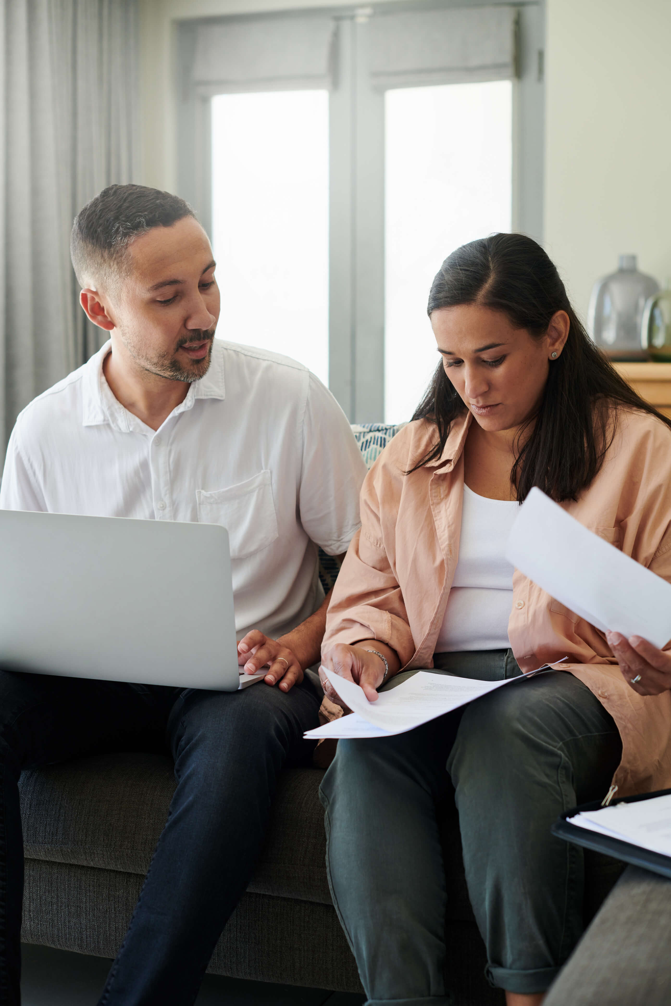 couple-comparing-health-plans