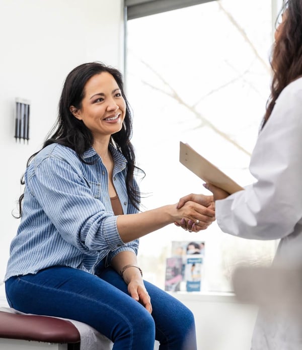 female-patient-talking-to-doctor